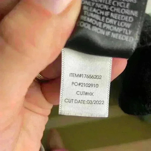 Torrid Size 1X Blouse Textured Embroidered Neckline Mesh Flutter Sleeve Black - Picture 2 of 6